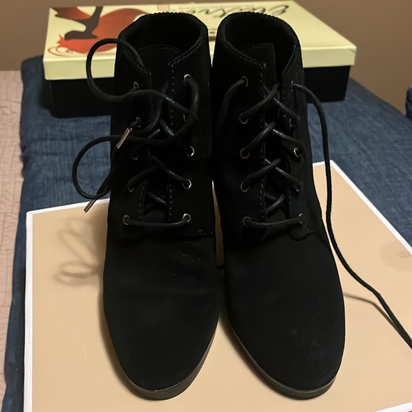 Barely worn MK bootie - Picture 2 of 5